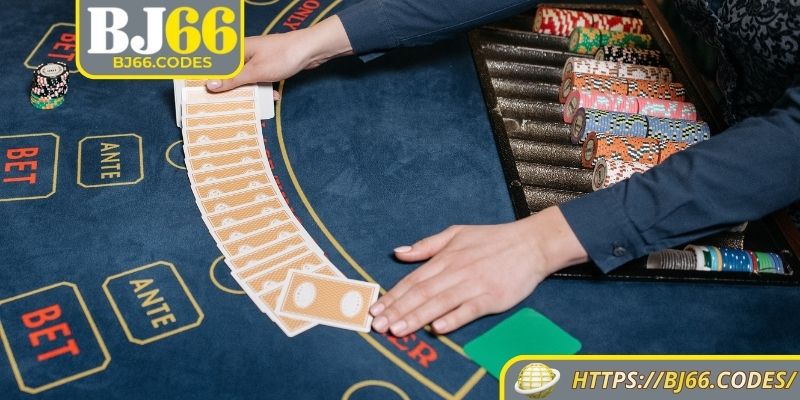 Hiểu luật cơ bản và cách chia bài trong Baccarat BJ66
